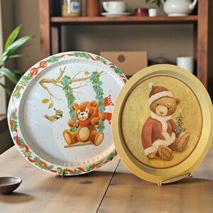 Set of 2 metal serving trays, vintage 1980/1990’s, minor scratches and corrosion